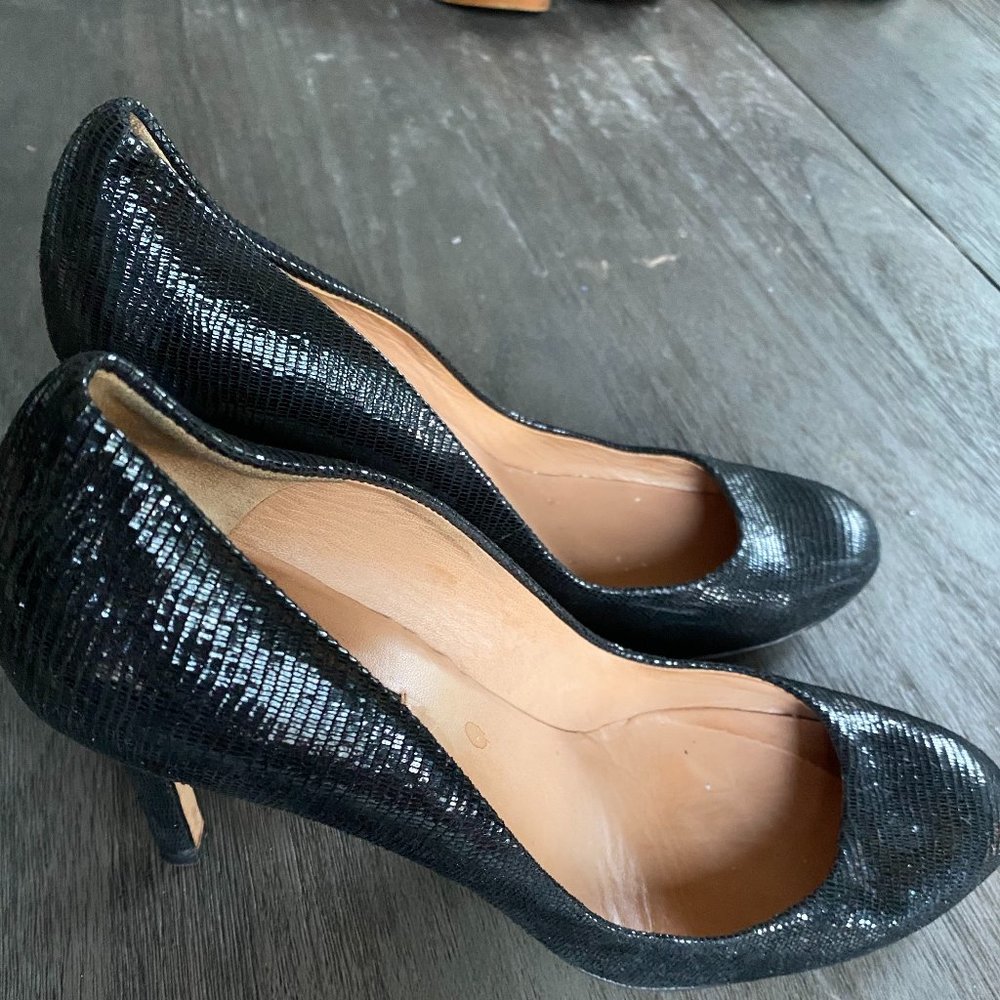 Ann Taylor Leather Snakeskin Pump in Black